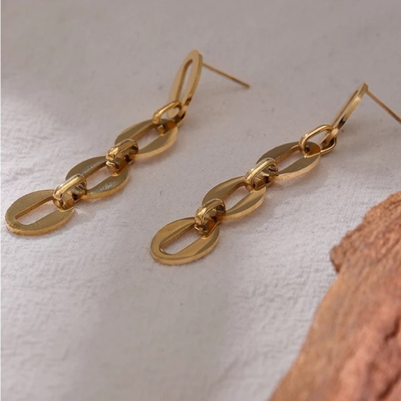 NEW 18K Gold-Plated Long Oval Chain Earrings - Picture 7 of 10